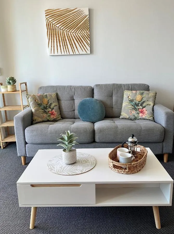 Top Floor Beachside Apartment In The Heart Of Mooloolaba