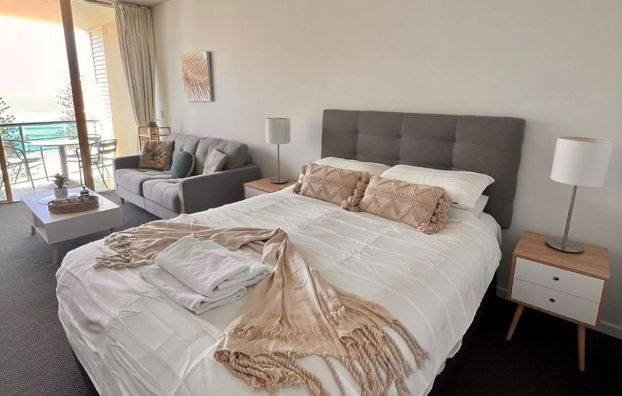 Top Floor Beachside Apartment In The Heart Of Mooloolaba