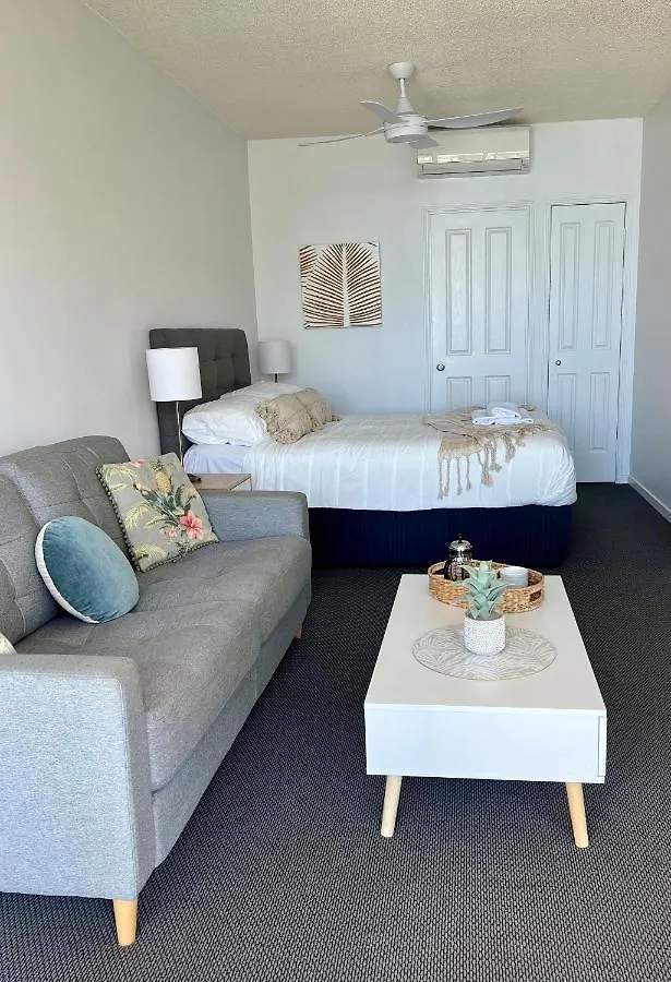 Top Floor Beachside Apartment In The Heart Of Mooloolaba