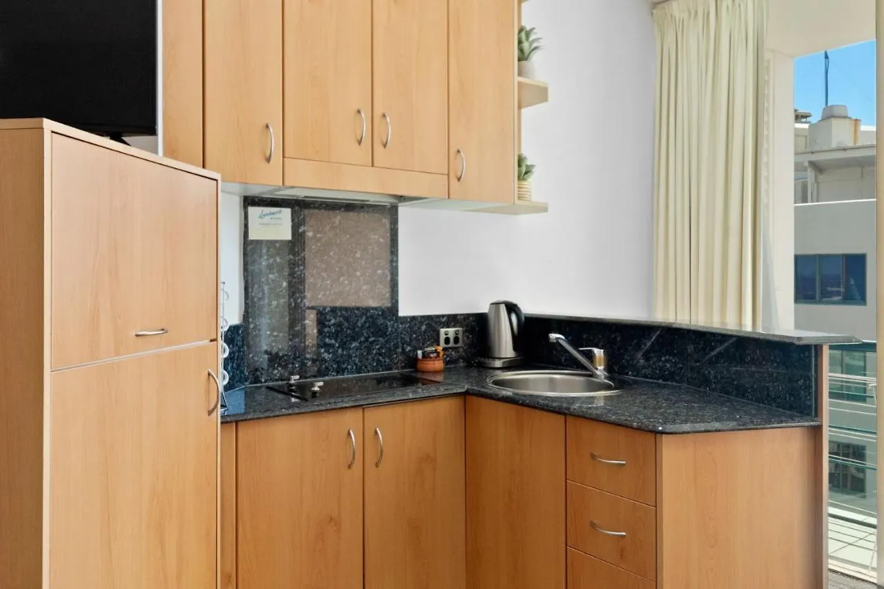 Top Floor Beachside Apartment In The Heart Of مولولابا
